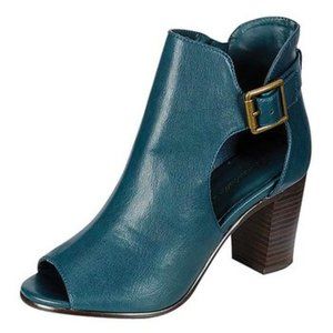 Breckelles Tiffany Teal Booties in excellent used condition